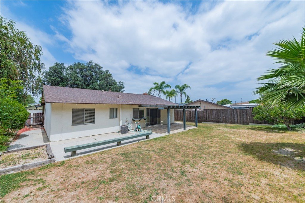 442 N Prospectors Rd14