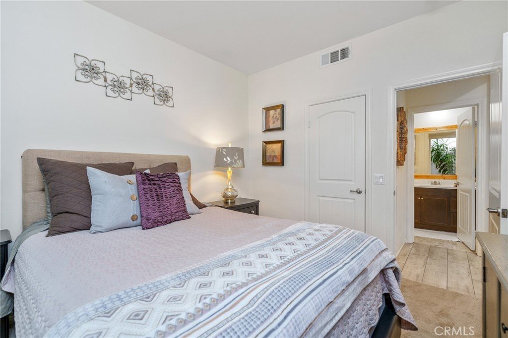 5218 Clementine Ave04