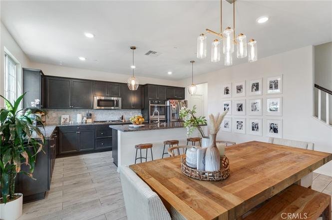 5218 Clementine Ave11