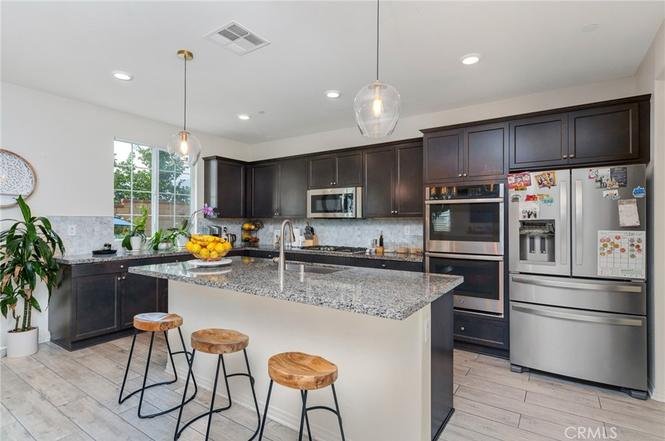 5218 Clementine Ave12