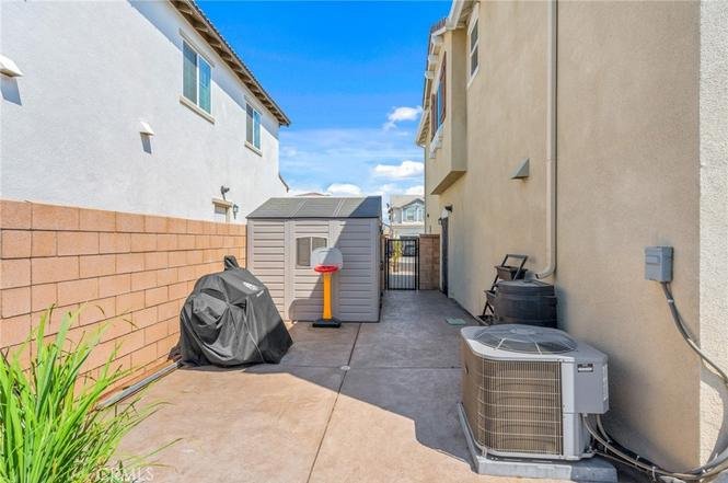 5218 Clementine Ave38