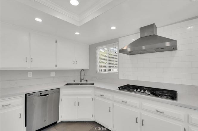 15435 Rojas St18