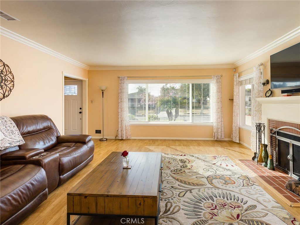 1617 W 213th St04