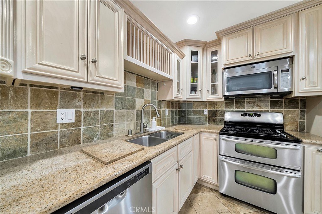 2317 Raintree Dr11