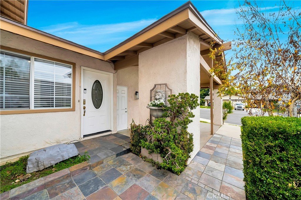 2317 Raintree Dr32