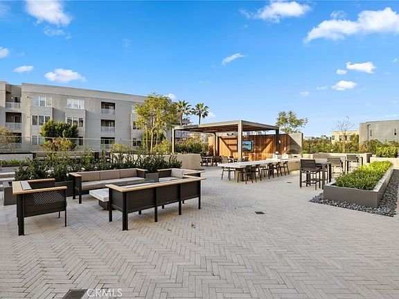 3100 Rivington25