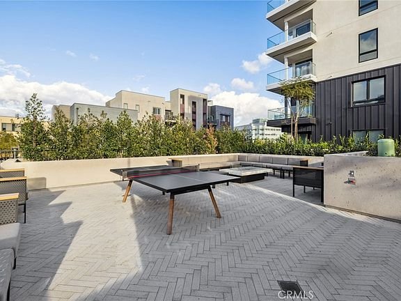 3100 Rivington31